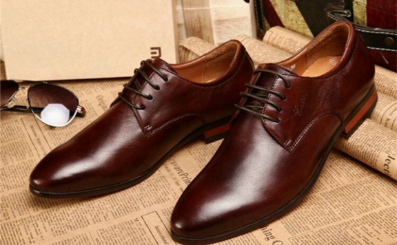 皮鞋配什么颜色袜子 皮鞋为什么不能穿白袜