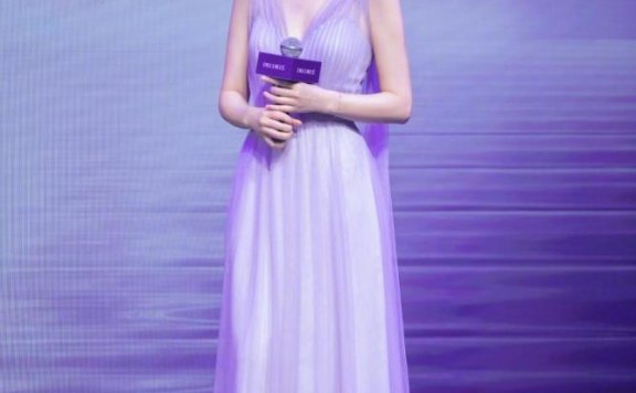 周迅穿紫色礼裙仙气飘飘,清冷气质格外迷人