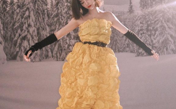 许佳琪黄色公主裙美图超靓!精致锁骨性感撩人
