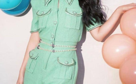 谭松韵薄荷绿连体短裤时尚高级,成小个子女生穿搭范本