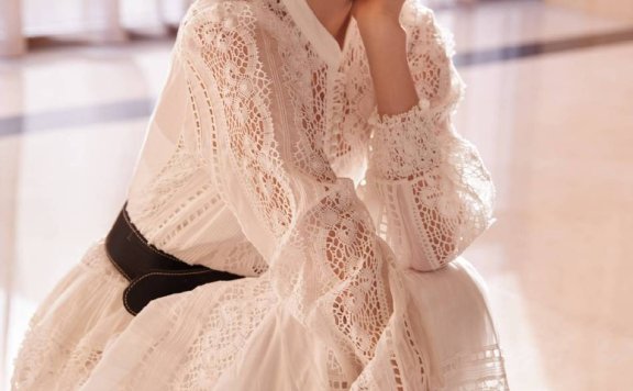 欧阳娜娜穿白色镂空长裙超靓！清丽脱俗美得让人窒息