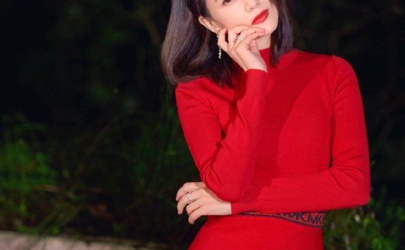 高圆圆穿红色连衣裙身姿婀娜!魅力十足