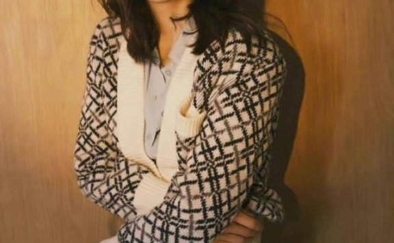 王鸥亮片包臀裙性感又显腿长,尽显熟女风情