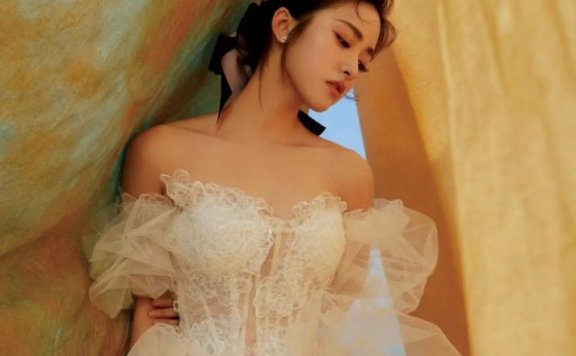 沈月穿仙女蓬蓬裙一改往日形象,气质越来越好