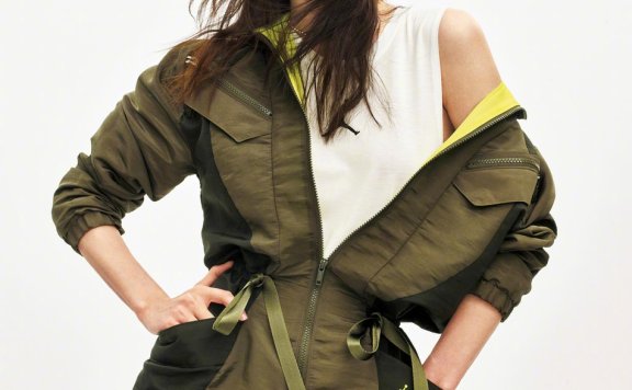 钟楚曦杂志写真大秀长腿！魔鬼身材性感妩媚