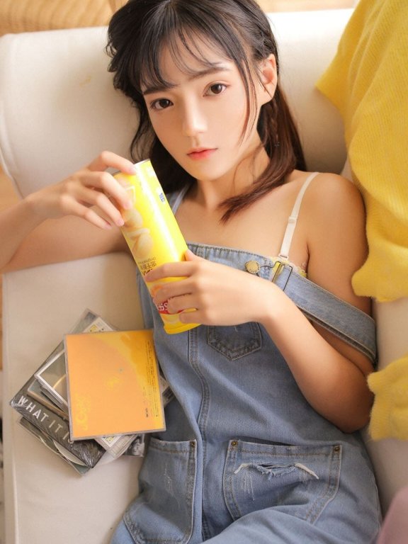 背带美女青春靓丽照人物拍摄