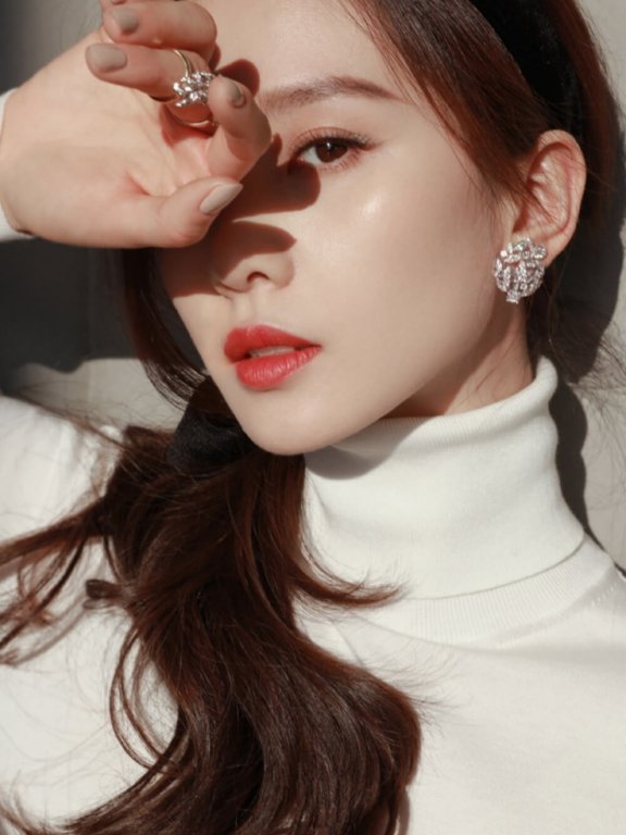 女神刘诗诗知性优雅红唇写真