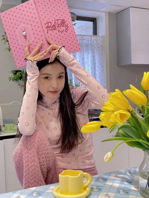林小宅穿粉色少女感满满,穿搭清纯像未成年少女