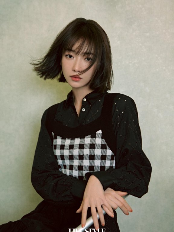 吴谨言针织暖阳写真超美!花容月貌魅力十足