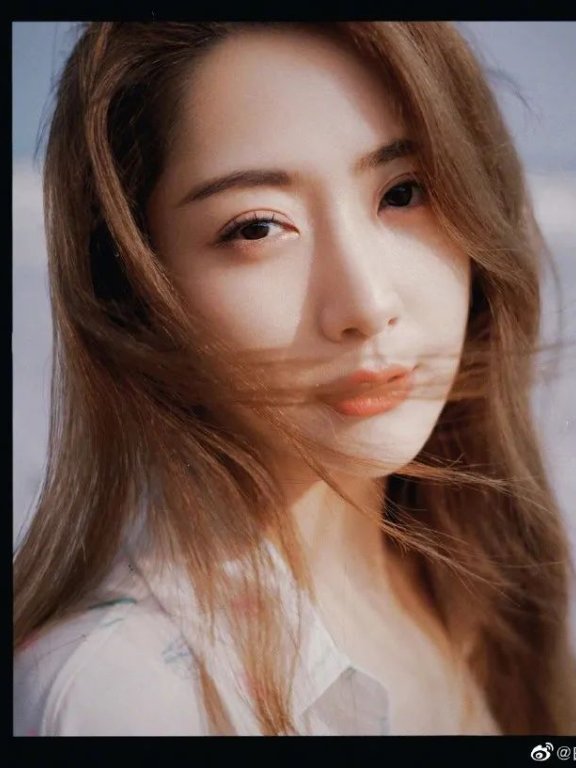 白冰晒海边美图大秀魔鬼身材!俏脸清丽美得让人心动
