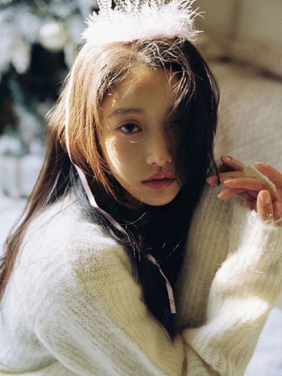 姜贞羽阁楼公主美图超惊艳!笑容甜美美得让人心动