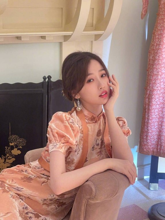 虞书欣穿旗袍身姿曼妙超靓丽!美得让人窒息