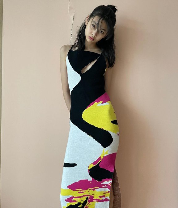 Jennie和鄭浩妍也穿上了！這個名為Dear Nikita限量系列有什么来头？