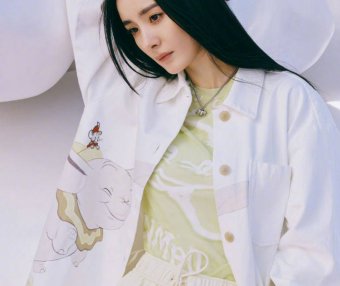 当红女星杨幂最新靓图写真!穿黑色连衣裙又美又飒