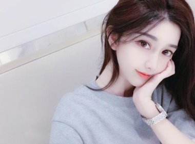 上课学长的手不安分怎么办 他总想拿我的手机