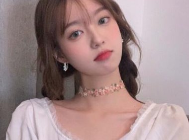 公车上被猛烈进出的乘客挤倒 雪柔说她好像遇见爱情了