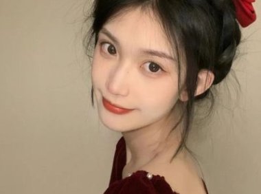 男友开车到没人的地方练车 他的技术太差了