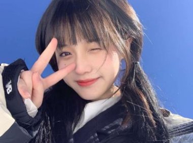 学长说错一个题就罚我 吓得我马上脸色变白了