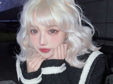 和哥们互相看上对方女友，假借旅行互换女友！