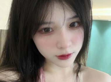 学长下课拉我去没人的地方 他求人的方式不太对