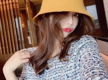 上楼梯时故意一点一点靠近 我成了学生眼里的变态