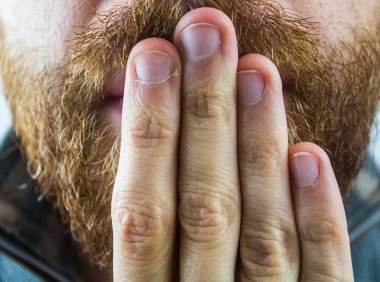 肚子里有气，总想打嗝是怎么回事