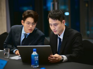 金材昱、郑秀晶合作主演:韩国猎奇浪漫剧《疯狂爱上你》剧照太惊艳!