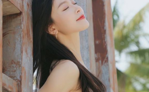 “赵敏”文咏珊晒新年写真超美艳！一袭红色衣裙美的让人心动