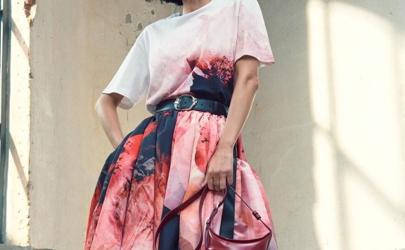 继全智贤加持:Alexander McQueen 爆棚手袋全新推出水桶包!