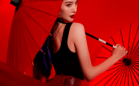 戚薇景甜金晨众女星集结,9套“新年”潮感穿搭美出新高度