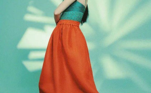 张俪时尚杂志写真大秀白皙香肩!造型百变性感撩人