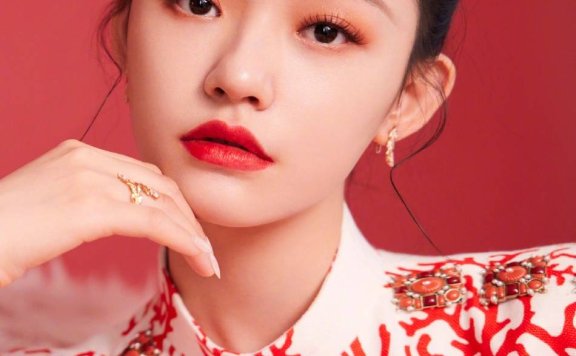 林允元宵晚会美图靓丽多姿!中国风元素俏皮可爱