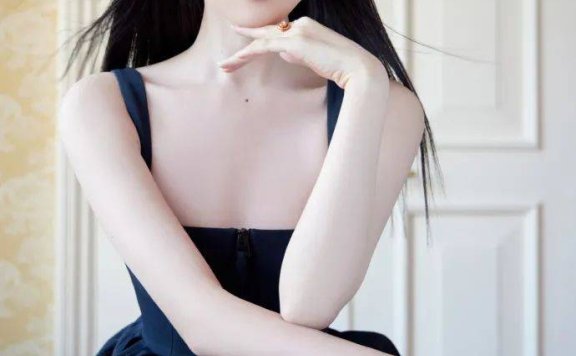 袁冰妍穿吊带衣裙超惊艳!性感撩人美得不可方物