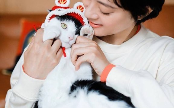 孙俪最新清新卫衣装扮,甜美清纯穿出了极强的舒适感