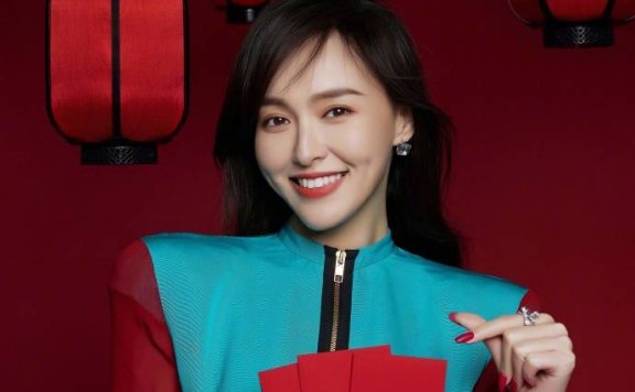 唐嫣晒新年大片超甜！微微一笑很倾城