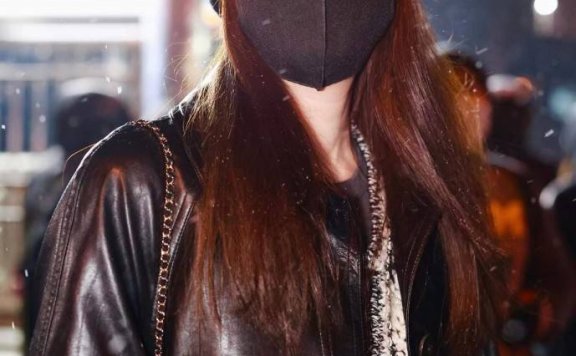 孙怡街拍:皮衣造型炫酷飒爽,气场堪比超模