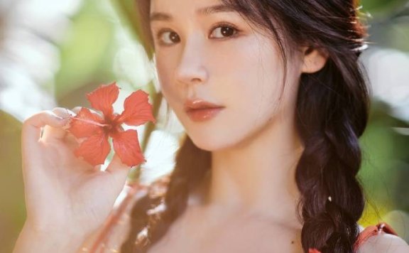 “周芷若”邱意浓发写真美图!麻花鞭子美丽动人