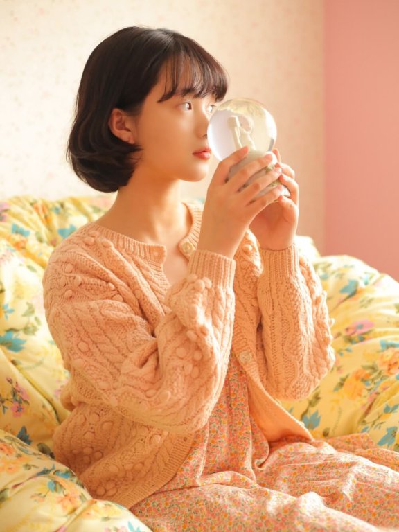 安静甜美小姑娘小清新妆居家写真