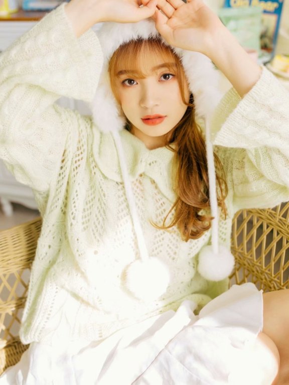 美女白皙皮肤气质温婉优雅唯美写真图片