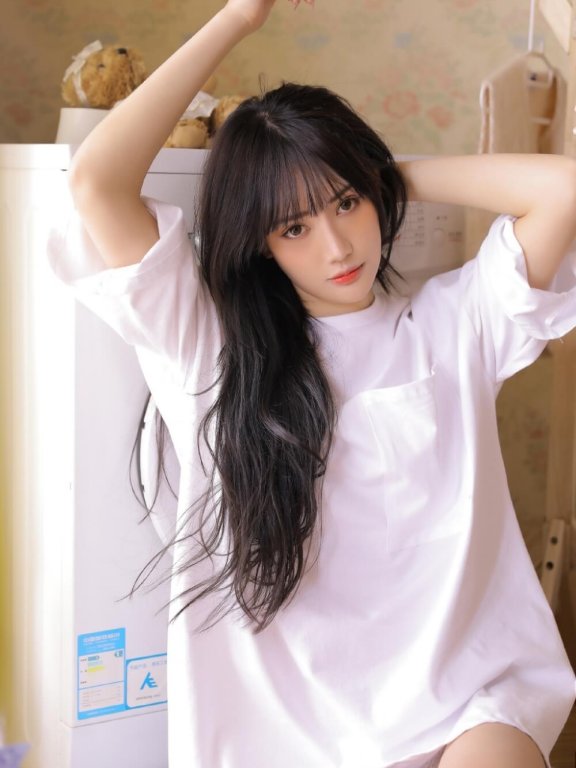 面容精致清纯小美女诱人性感美腿写真图片