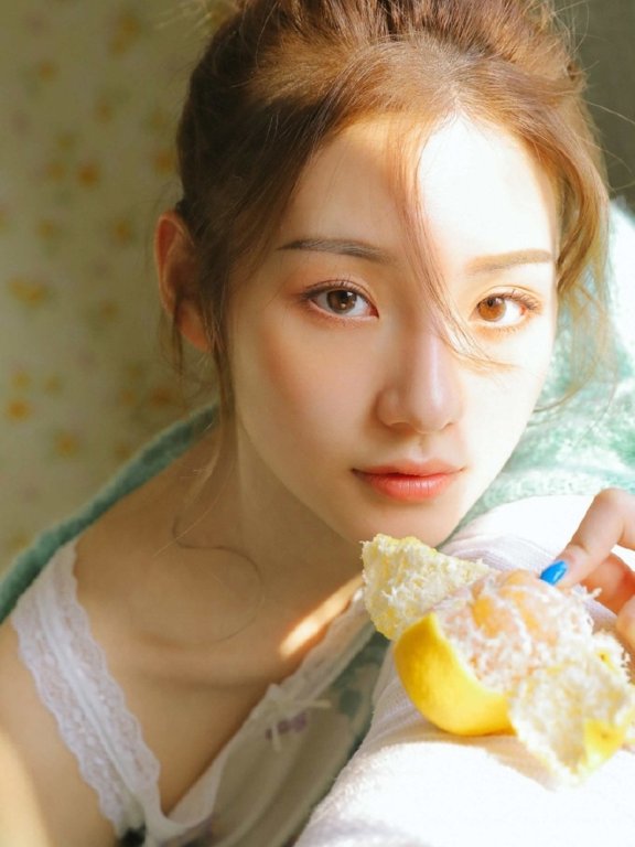 清纯黄发美女室内小清新阳光美丽照