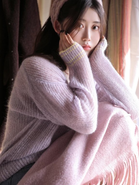 白皙美女粉嫩肌肤长腿性感图片