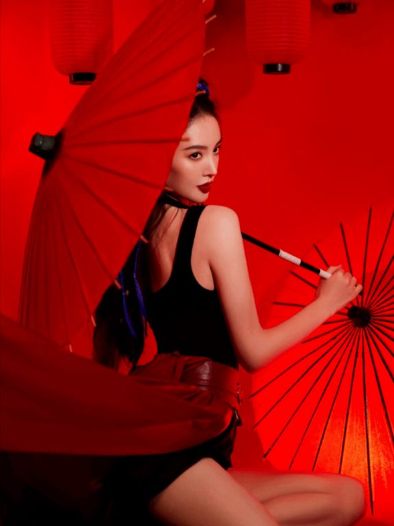 戚薇景甜金晨众女星集结,9套“新年”潮感穿搭美出新高度