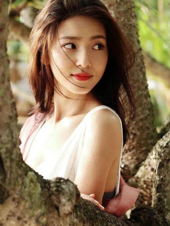 “紫霞仙子”马心瑞晒出靓丽美图!肤白貌美魅力十足