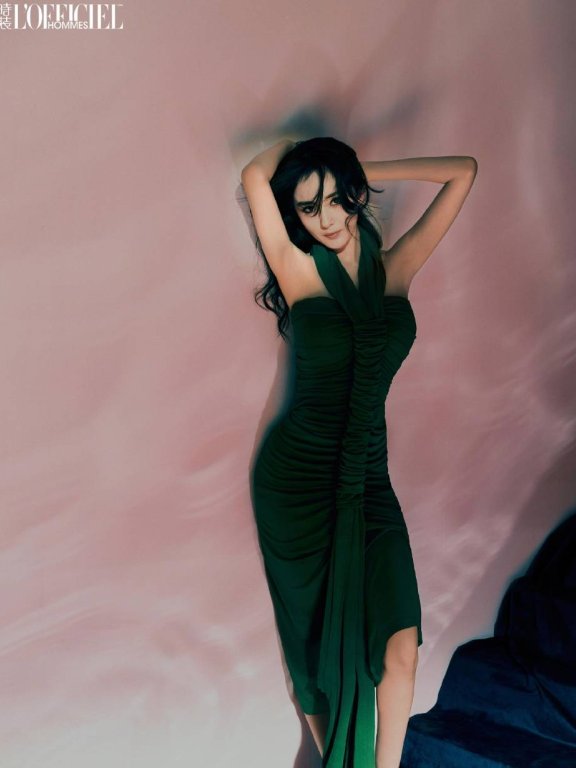 杨幂化身摩登女郎大秀美腿!每一张照片都摄人心魂