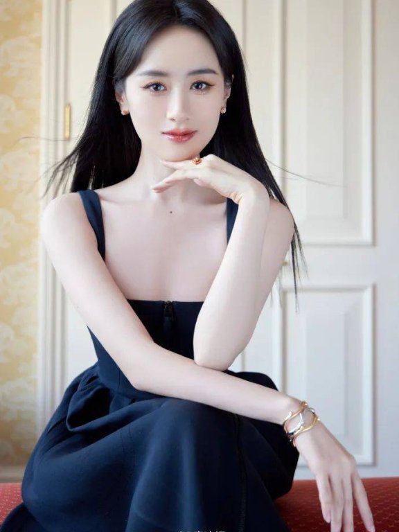 袁冰妍穿吊带衣裙超惊艳!性感撩人美得不可方物