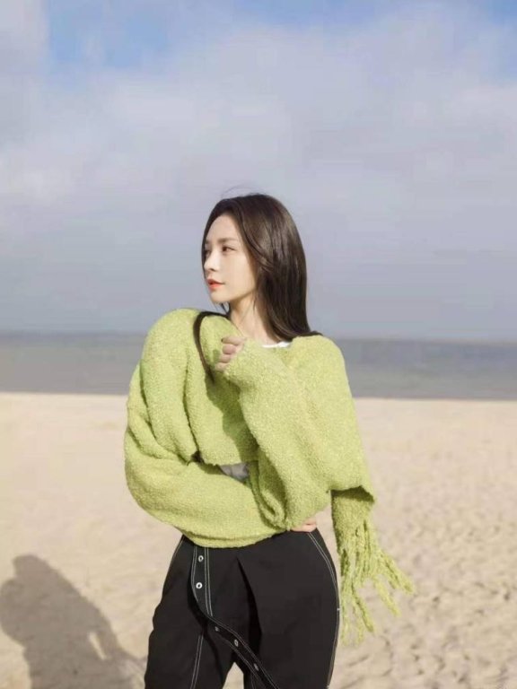 沈梦辰半截“麻袋衣”套在身上,露腰显高又时髦