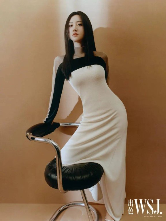 景甜封面写真靓丽多姿!曼妙身材落落大方太迷人