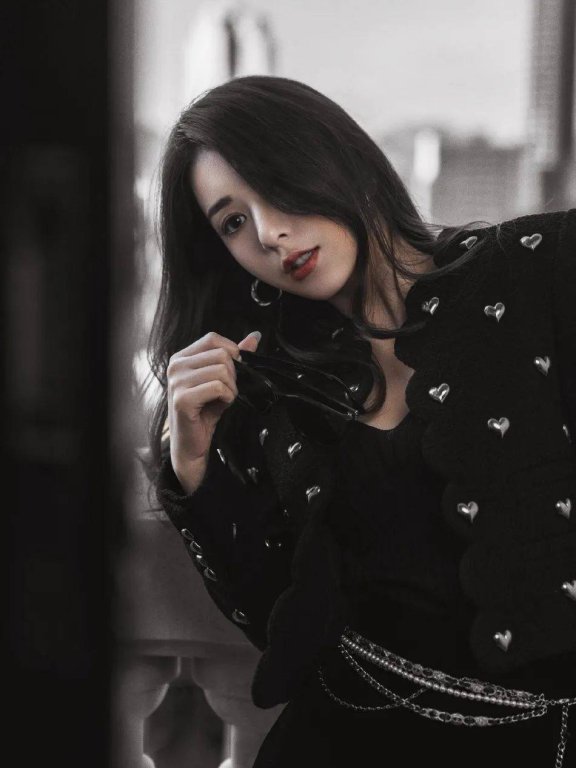 方媛写真大秀美腿!雪肤玉貌太惊艳迷人