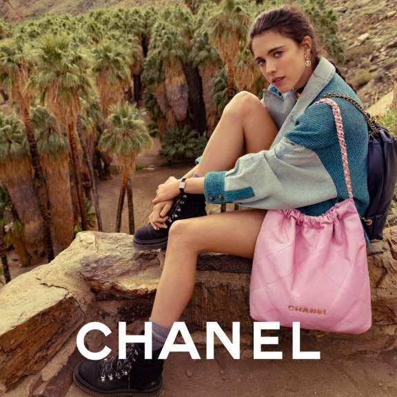完美演绎CHANEL多元风情,全新CHANEL 22包包广告图片释出